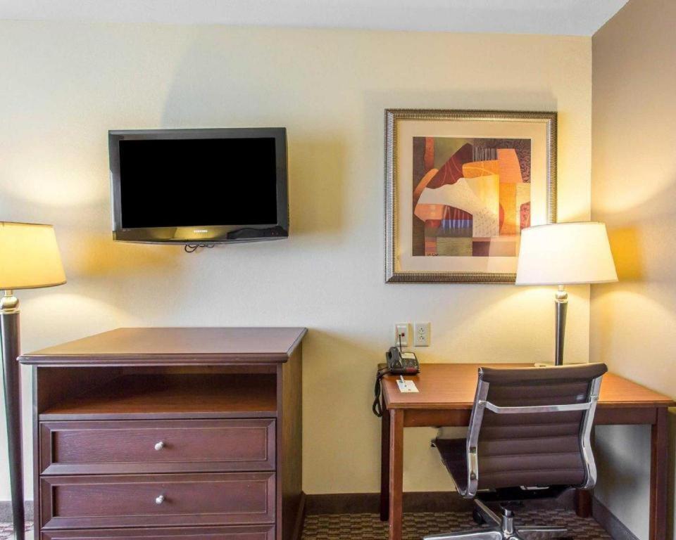 Comfort Inn & Suites Madisonville Bagian luar foto
