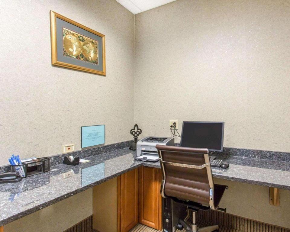 Comfort Inn & Suites Madisonville Bagian luar foto