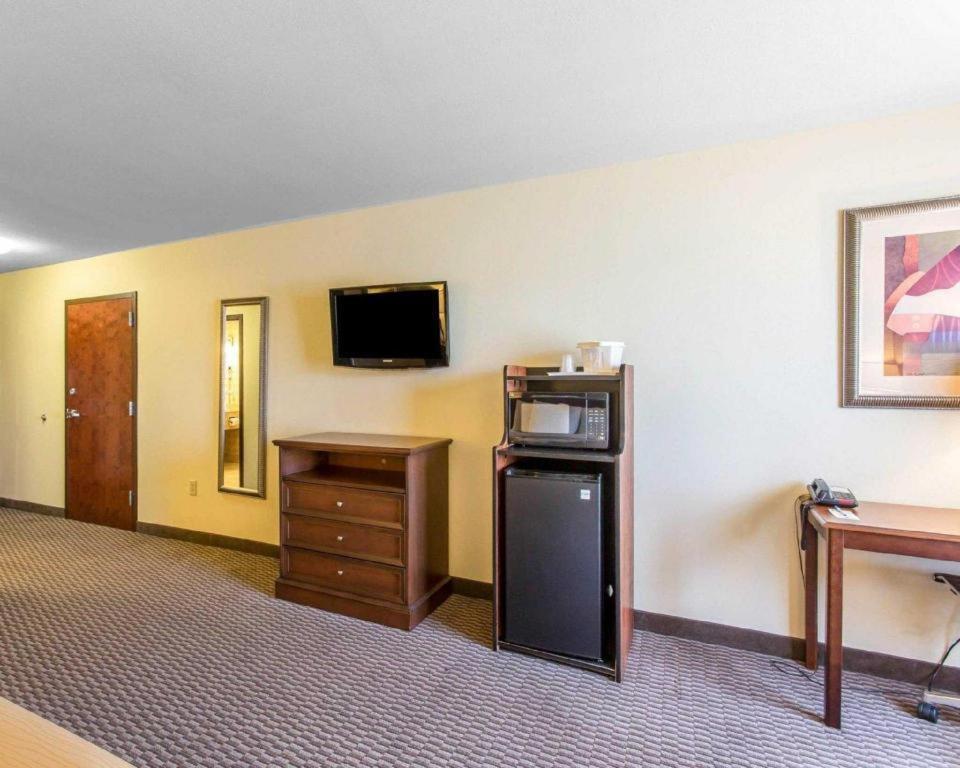 Comfort Inn & Suites Madisonville Bagian luar foto