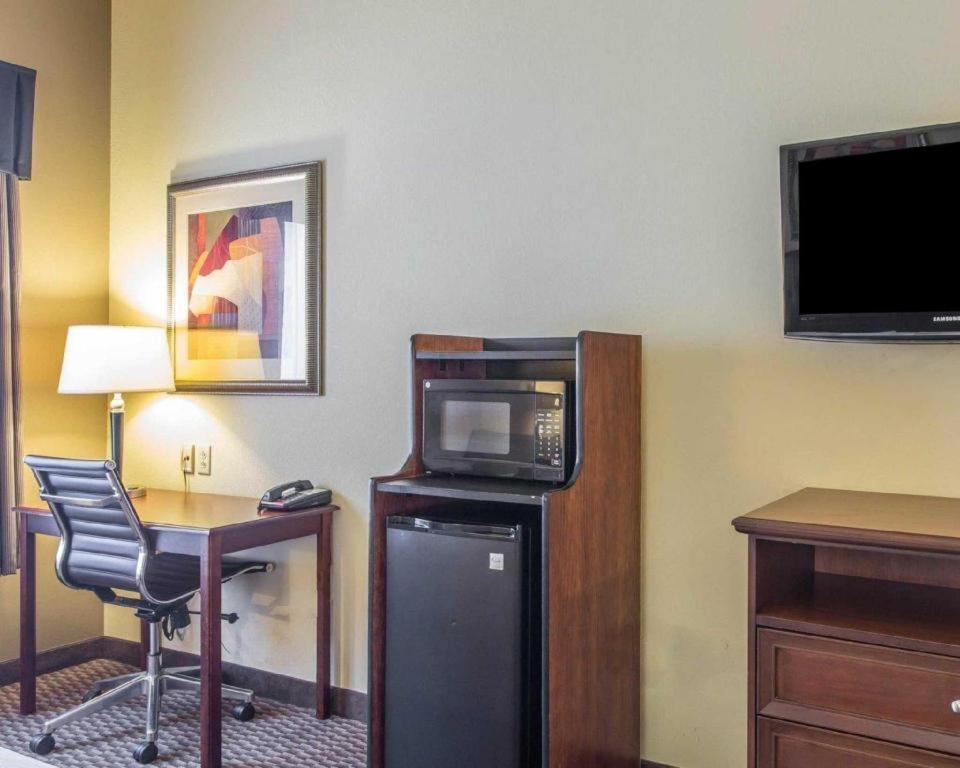 Comfort Inn & Suites Madisonville Bagian luar foto