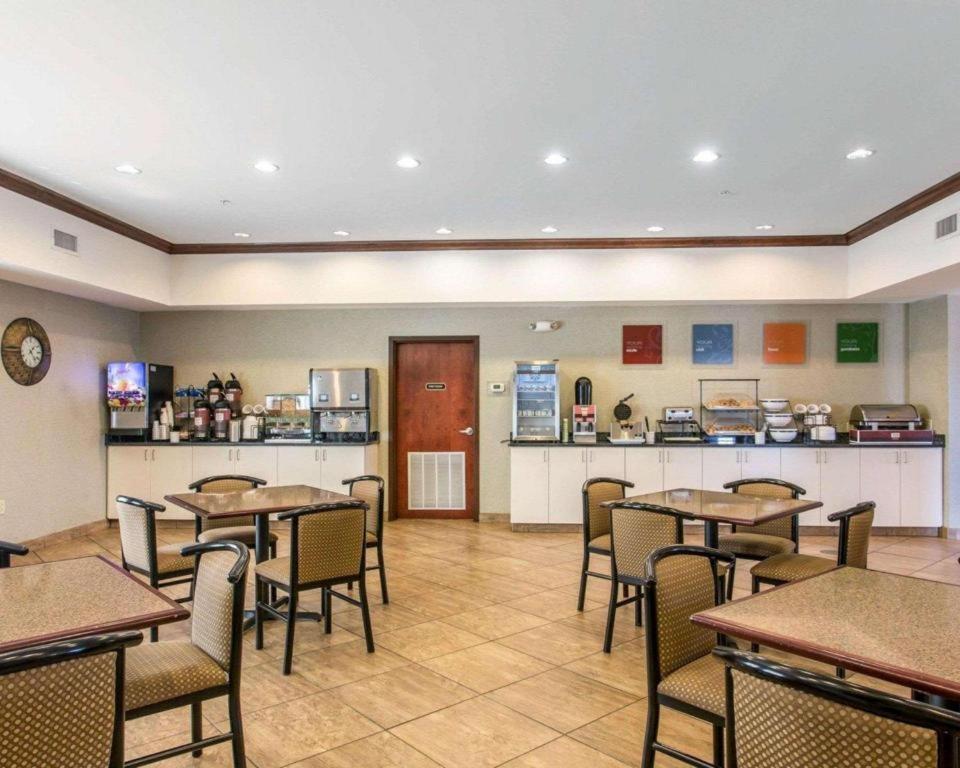 Comfort Inn & Suites Madisonville Bagian luar foto