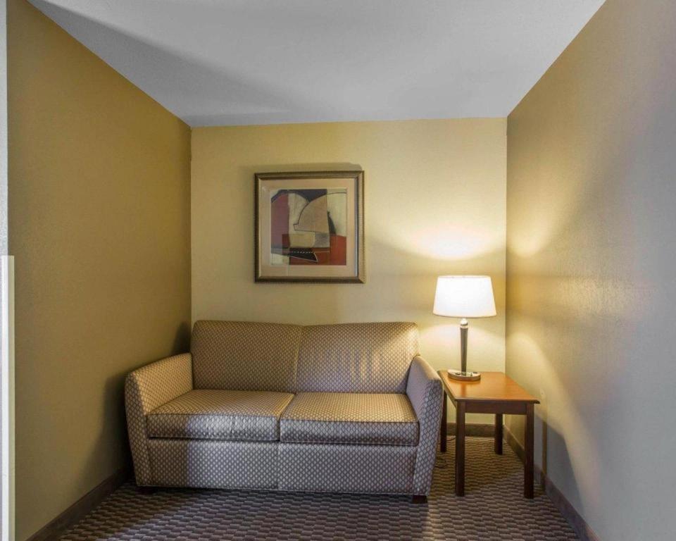 Comfort Inn & Suites Madisonville Bagian luar foto