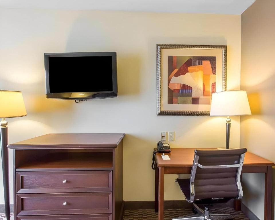 Comfort Inn & Suites Madisonville Bagian luar foto