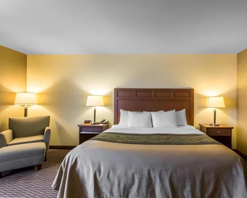 Comfort Inn & Suites Madisonville Bagian luar foto