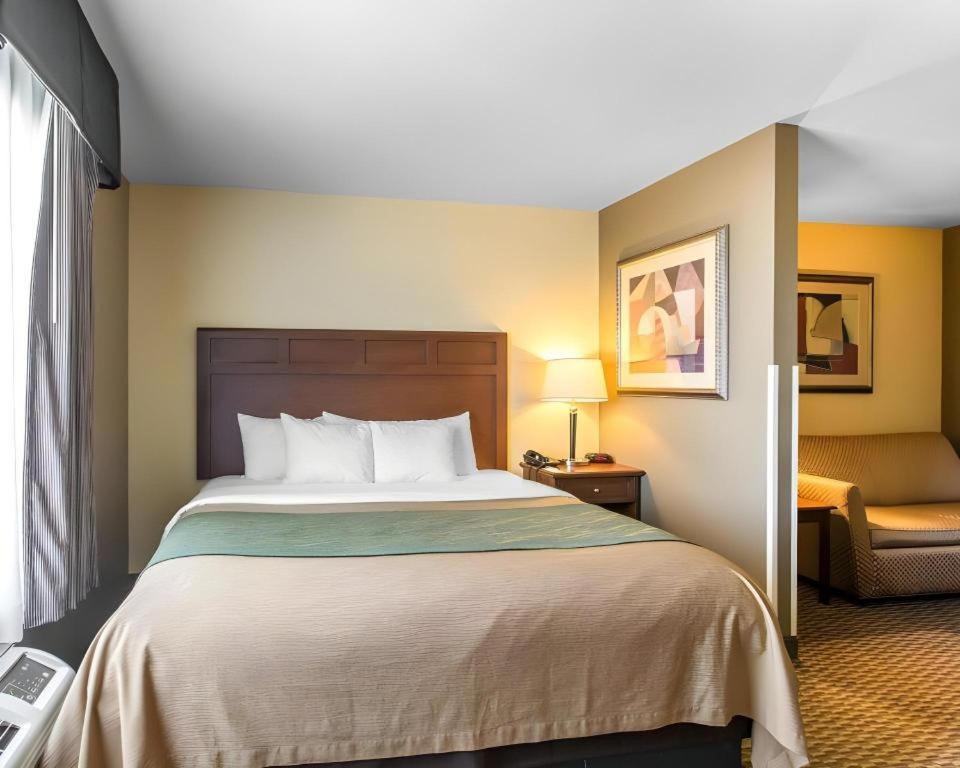 Comfort Inn & Suites Madisonville Bagian luar foto