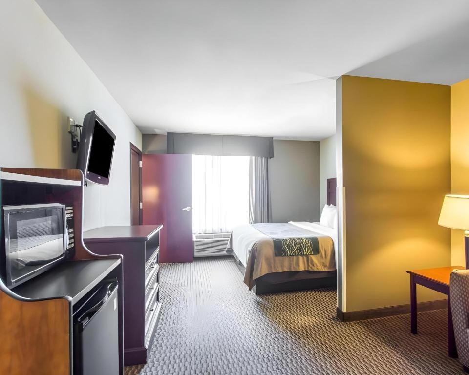 Comfort Inn & Suites Madisonville Bagian luar foto