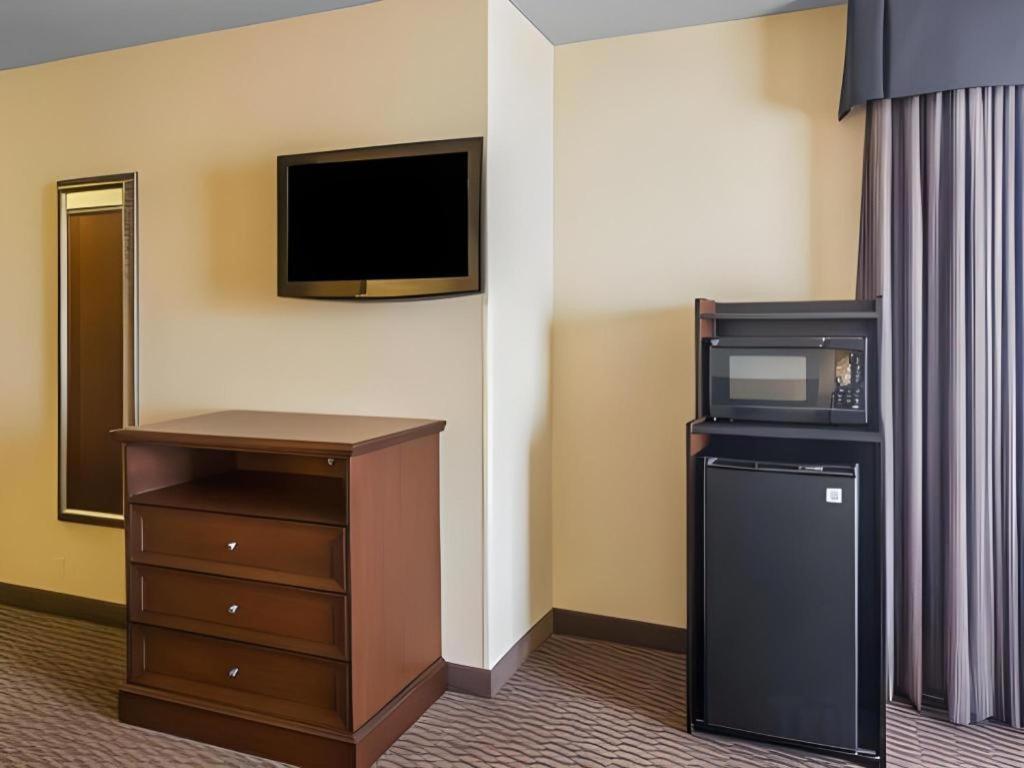 Comfort Inn & Suites Madisonville Bagian luar foto