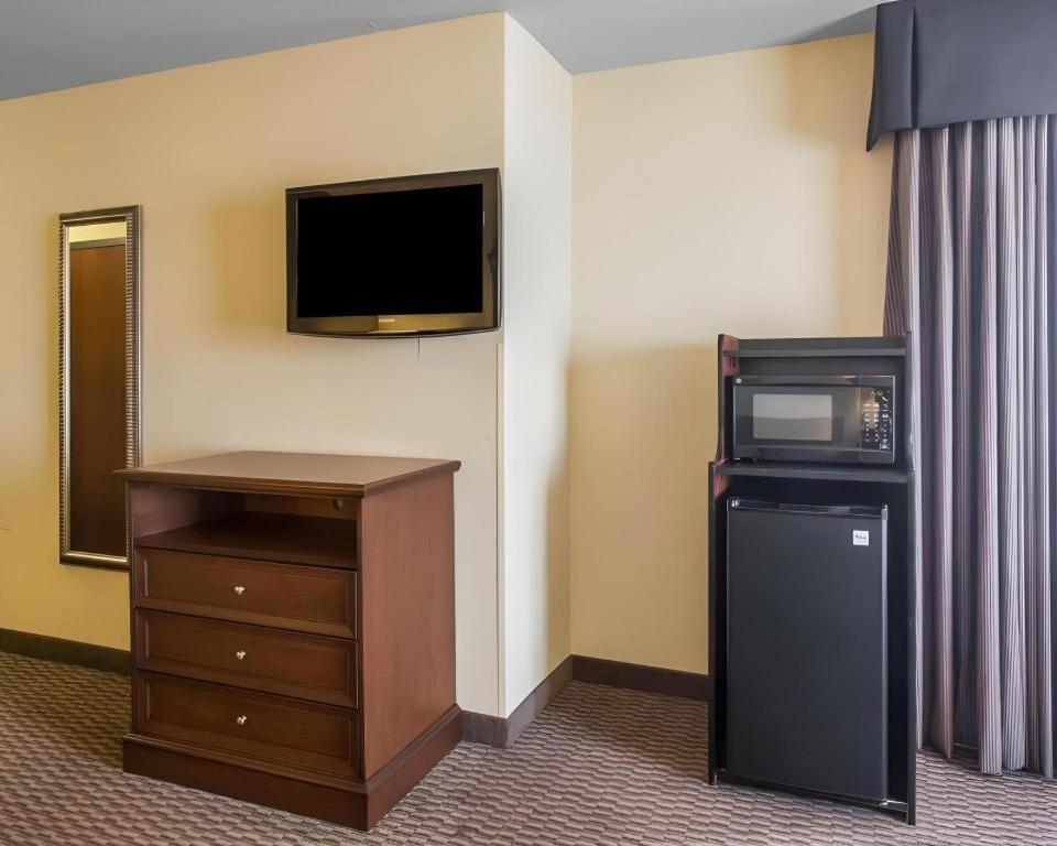 Comfort Inn & Suites Madisonville Bagian luar foto