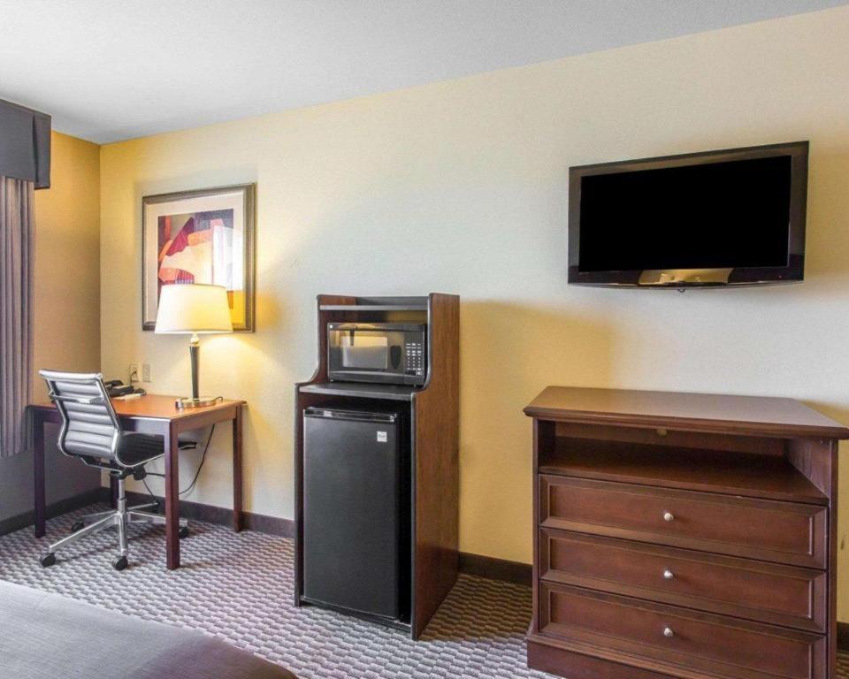Comfort Inn & Suites Madisonville Bagian luar foto