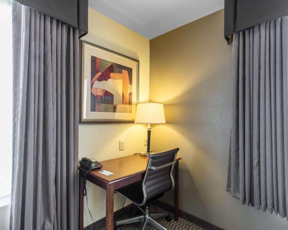 Comfort Inn & Suites Madisonville Bagian luar foto