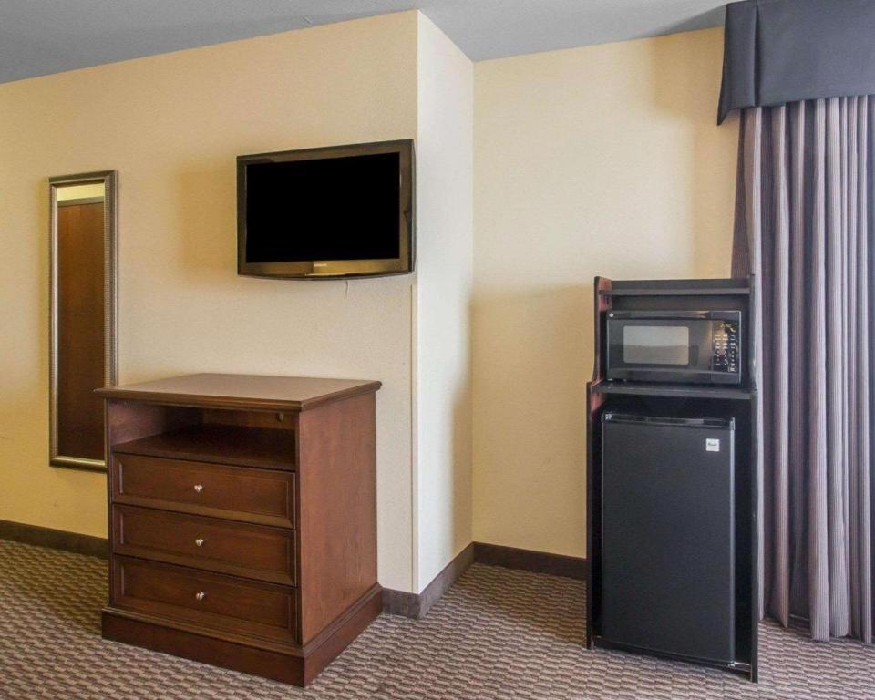 Comfort Inn & Suites Madisonville Bagian luar foto