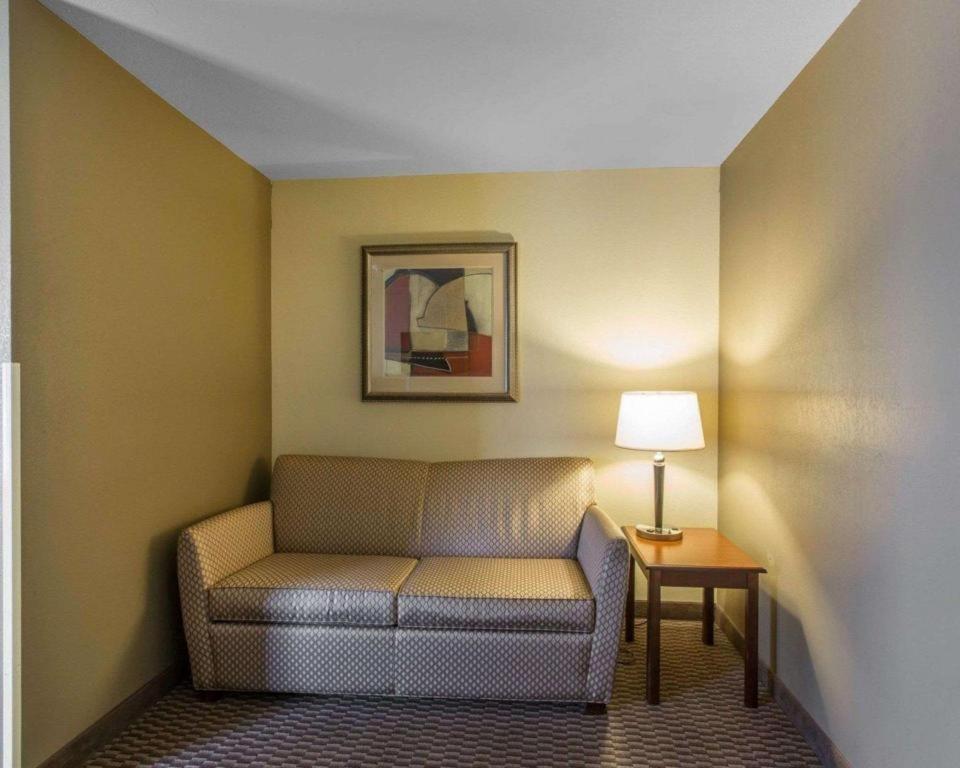 Comfort Inn & Suites Madisonville Bagian luar foto
