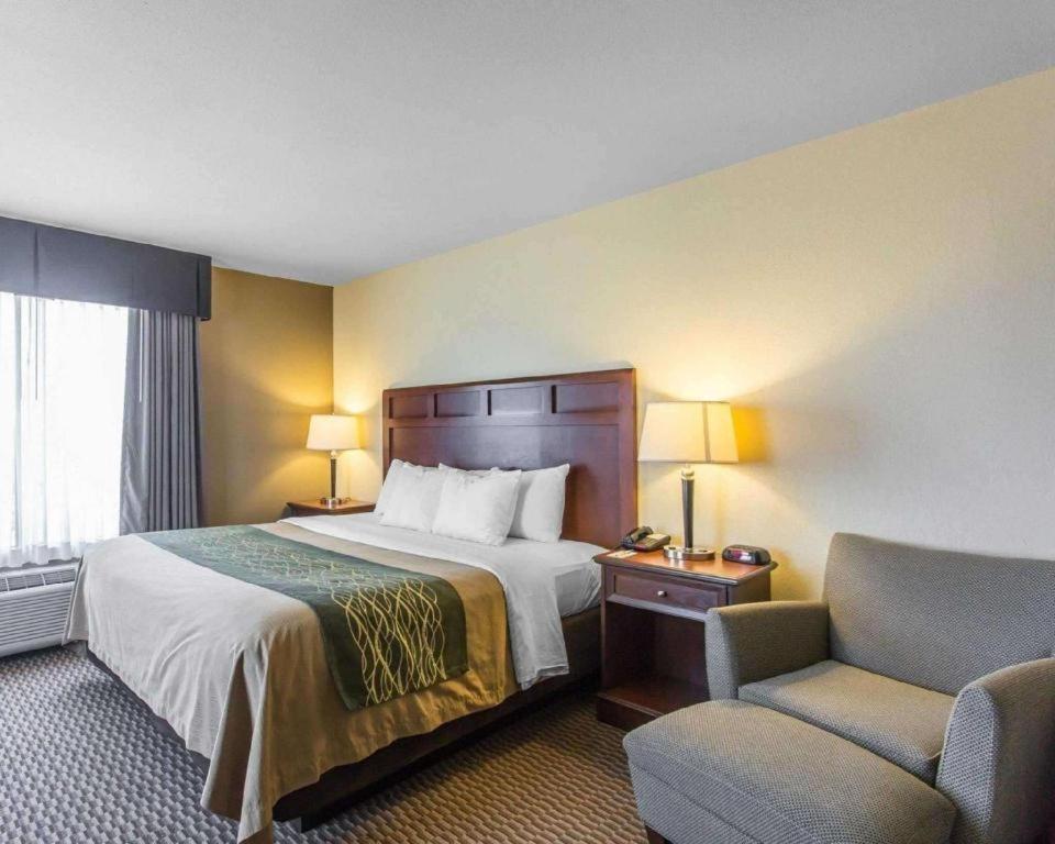 Comfort Inn & Suites Madisonville Bagian luar foto