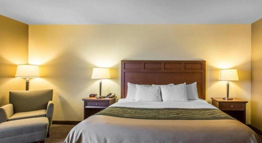 Comfort Inn & Suites Madisonville Bagian luar foto