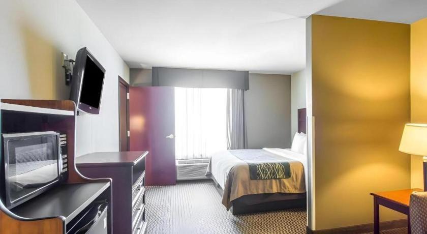 Comfort Inn & Suites Madisonville Bagian luar foto