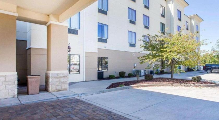 Comfort Inn & Suites Madisonville Bagian luar foto