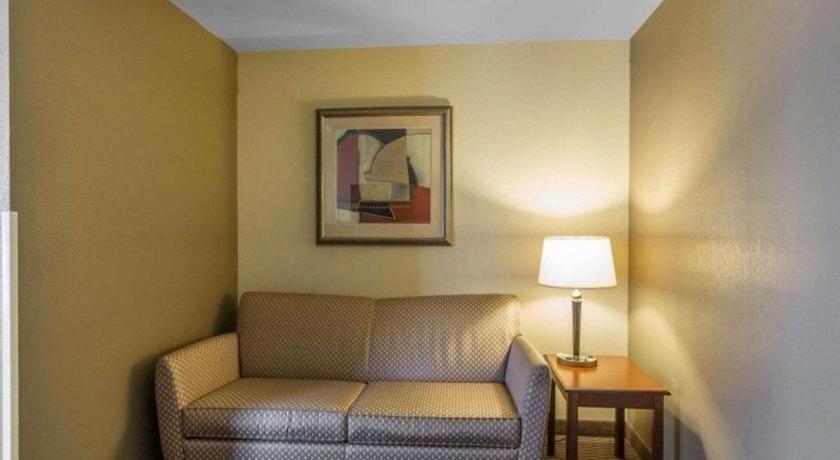 Comfort Inn & Suites Madisonville Bagian luar foto