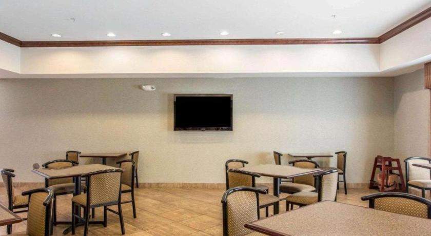 Comfort Inn & Suites Madisonville Bagian luar foto