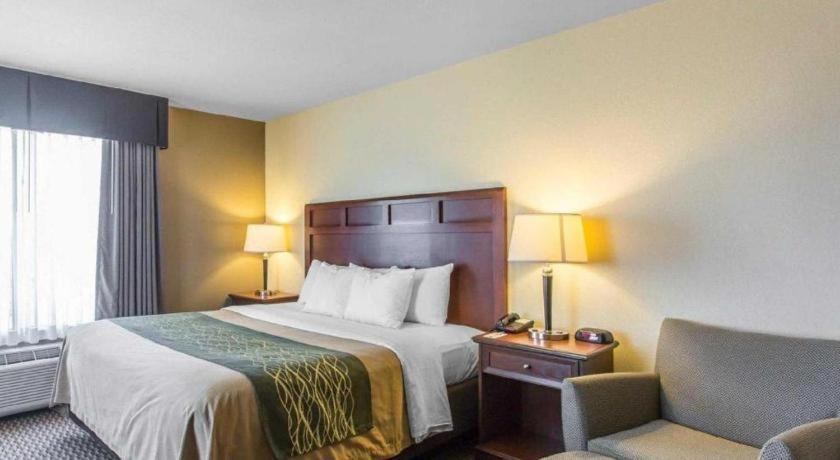 Comfort Inn & Suites Madisonville Bagian luar foto
