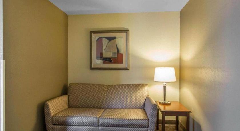 Comfort Inn & Suites Madisonville Bagian luar foto