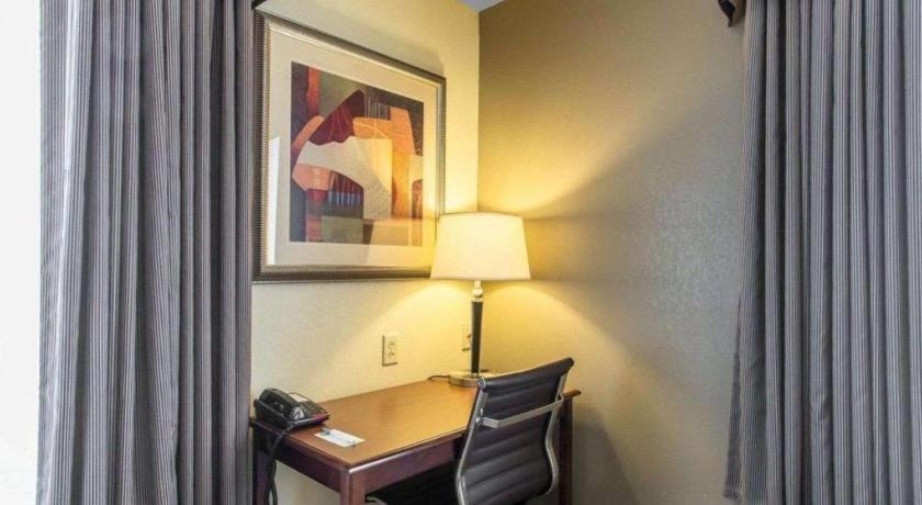 Comfort Inn & Suites Madisonville Bagian luar foto