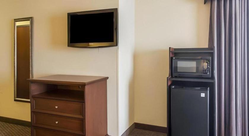 Comfort Inn & Suites Madisonville Bagian luar foto