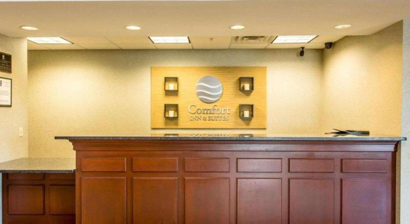 Comfort Inn & Suites Madisonville Bagian luar foto