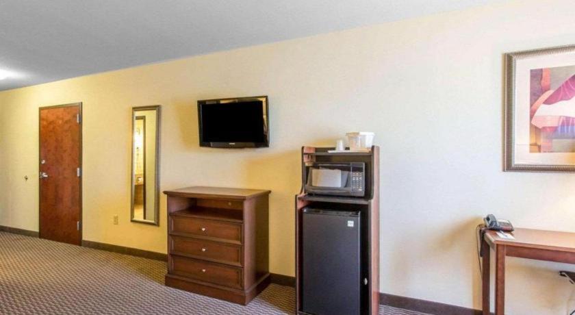 Comfort Inn & Suites Madisonville Bagian luar foto