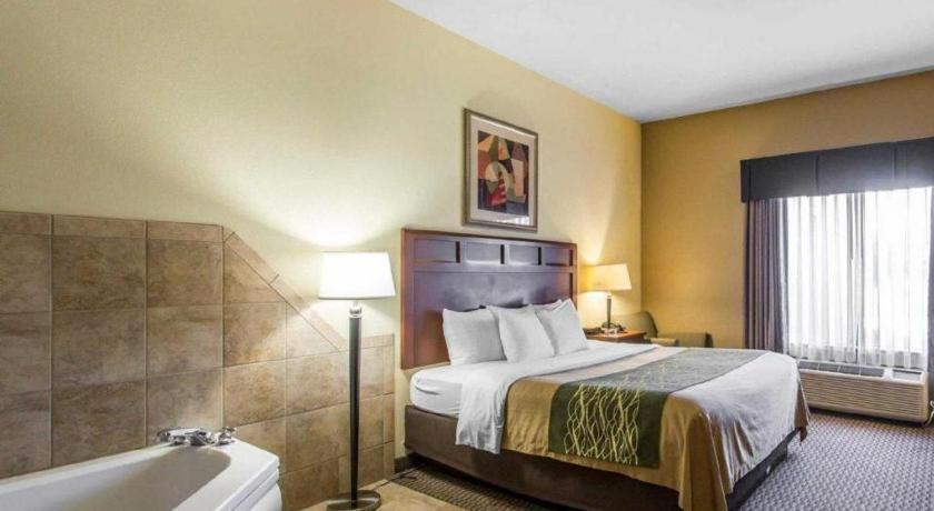 Comfort Inn & Suites Madisonville Bagian luar foto