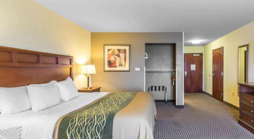 Comfort Inn & Suites Madisonville Bagian luar foto